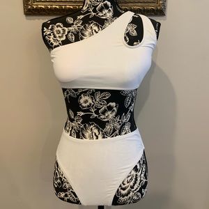 White 2piece bikini set one shoulder
